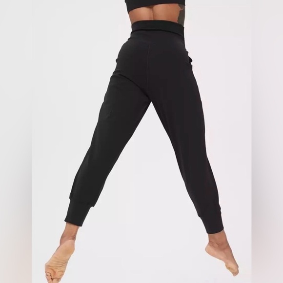 Offline by Aerie Real Me Jogger Pants Size Medium Black Womens 26” Inseam - Picture 3 of 9